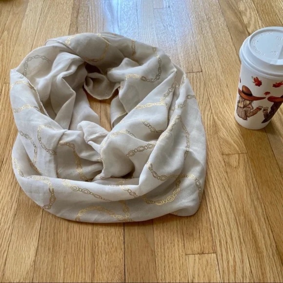 Evelyn K New York Beige Gold Chain Print Infinity Loop Scarf Lightweight One Siz - Picture 2 of 7